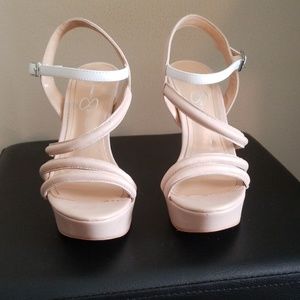 Super sexy Jessica Simpson heels
